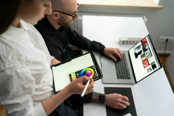 Comment les réseaux sociaux peuvent-ils être utilisés pour trouver de nouveaux clients ?